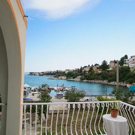 Apartmani Laura Trogir Exterior foto