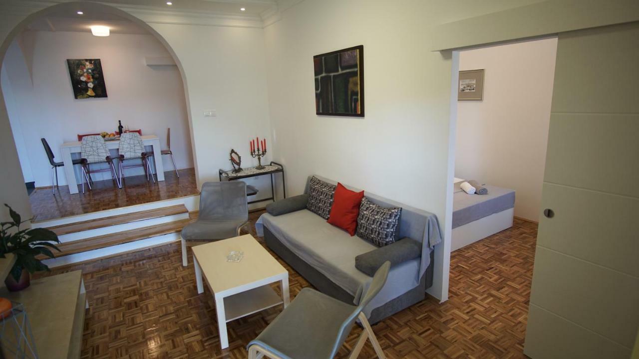 Apartmani Laura Trogir Exterior foto