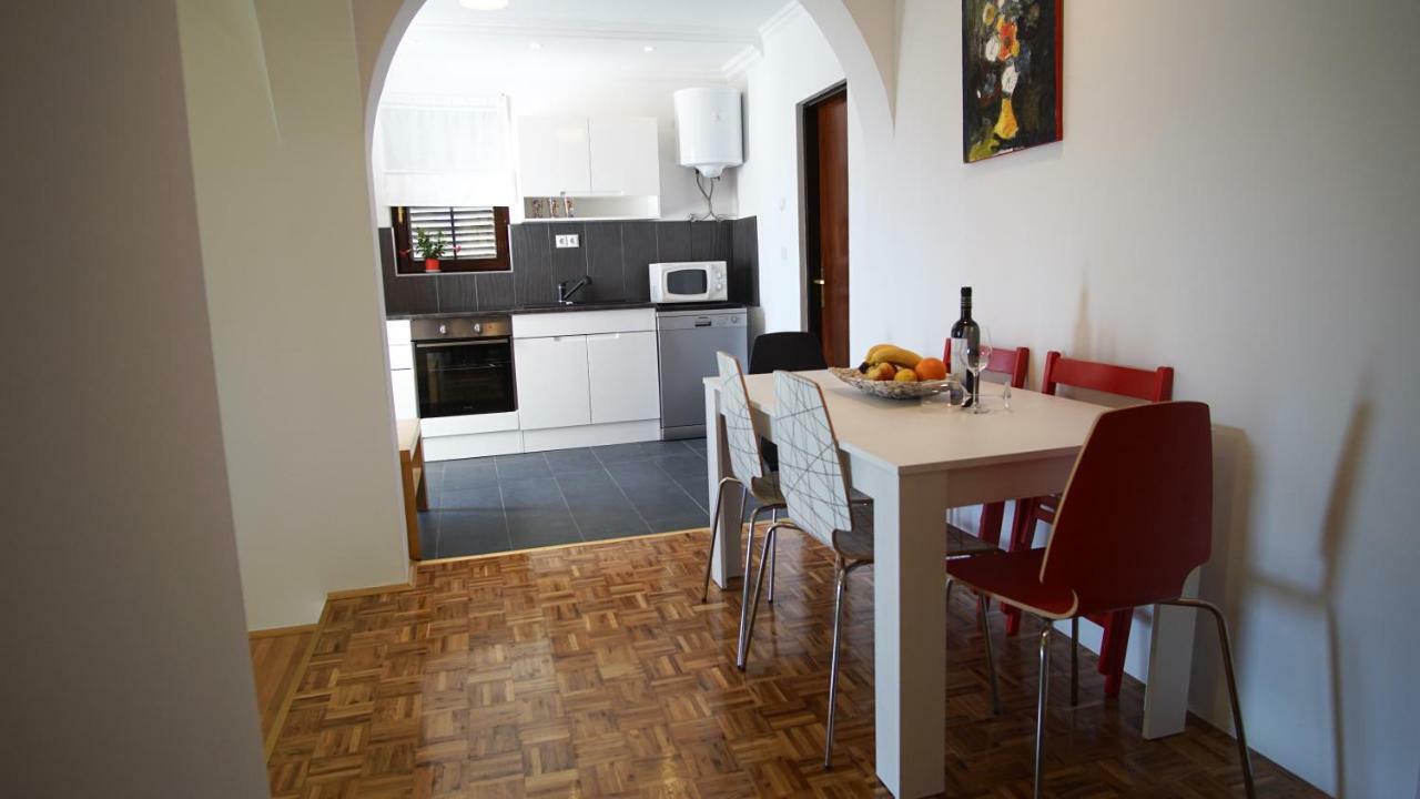 Apartmani Laura Trogir Exterior foto