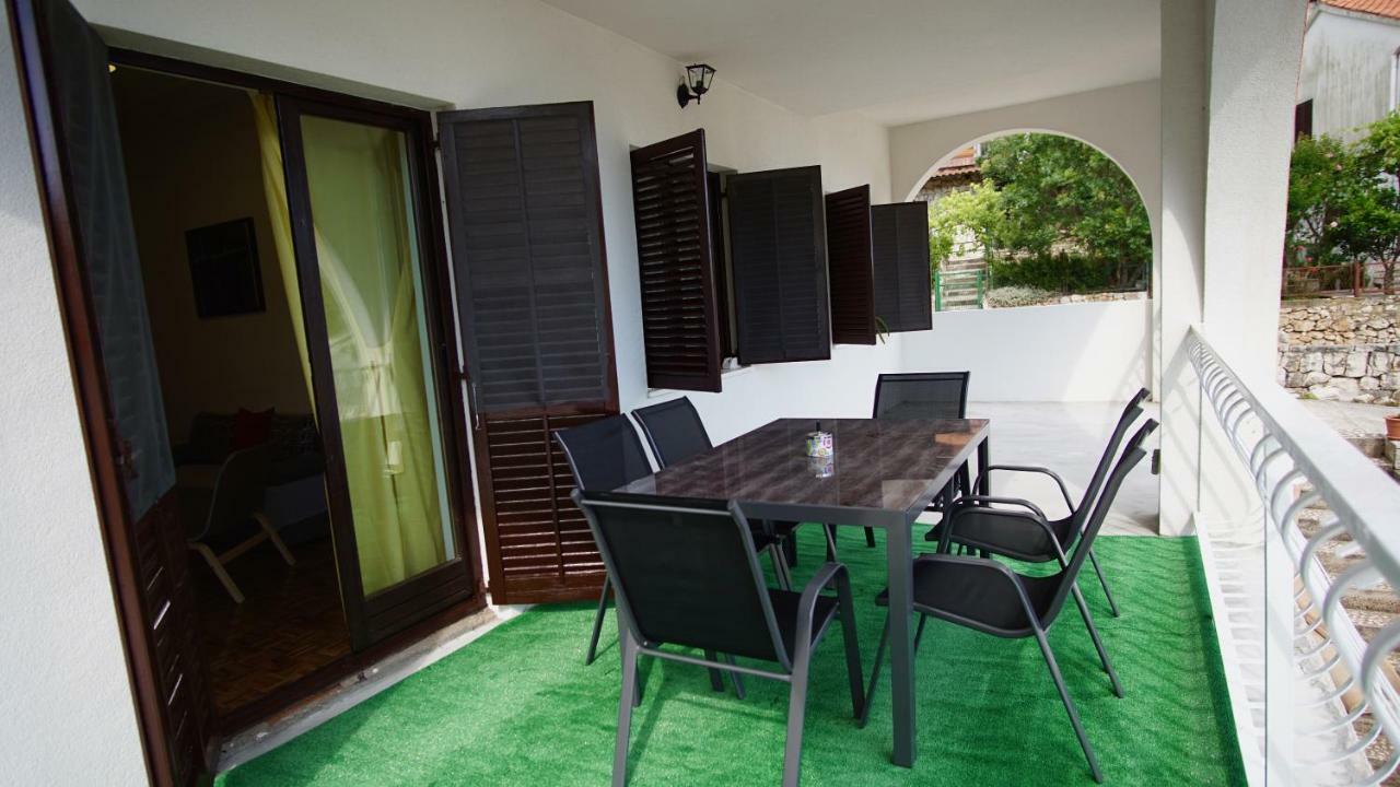 Apartmani Laura Trogir Exterior foto