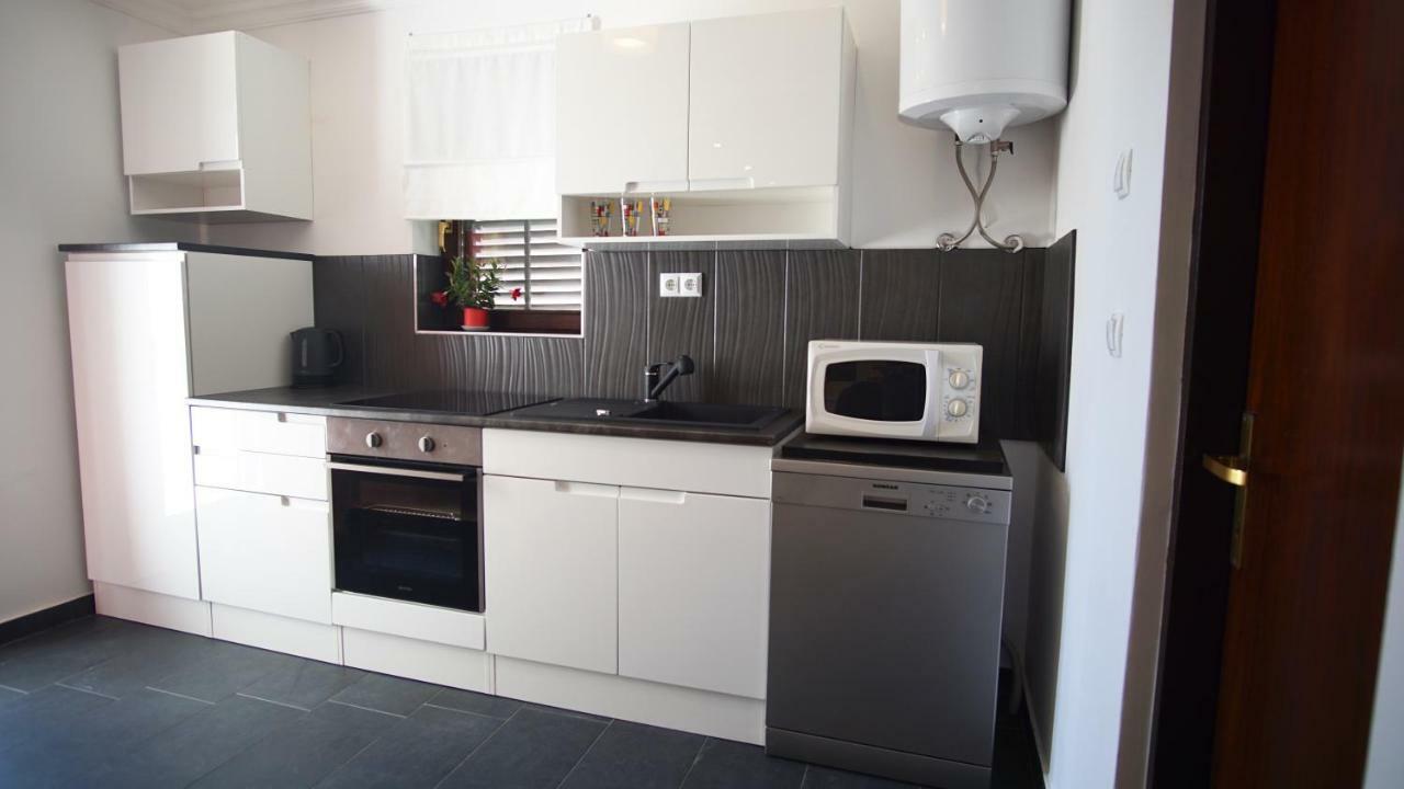 Apartmani Laura Trogir Exterior foto
