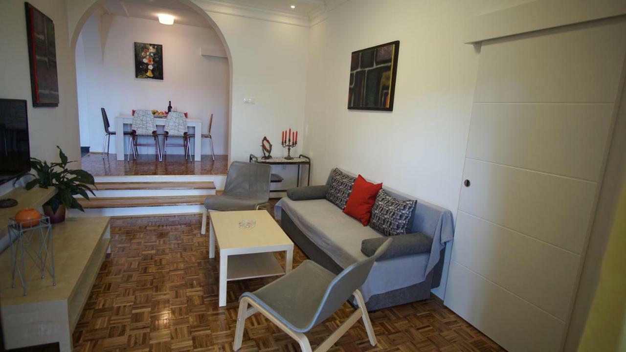 Apartmani Laura Trogir Exterior foto