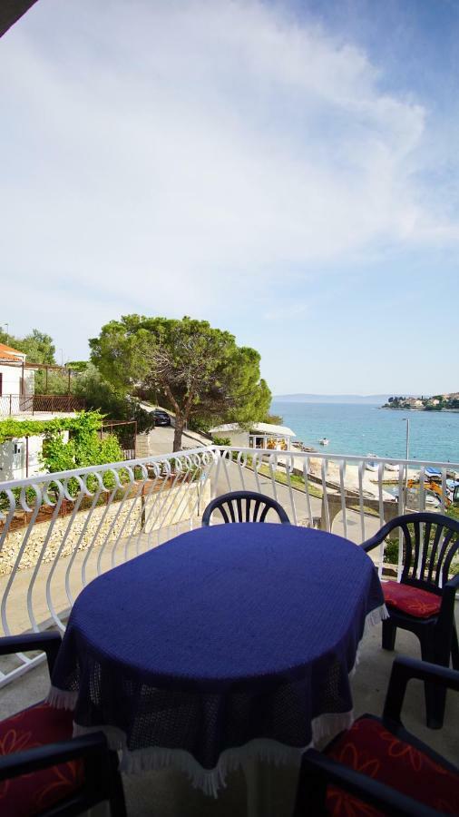 Apartmani Laura Trogir Exterior foto