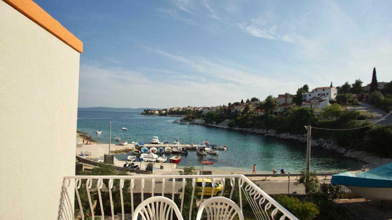 Apartmani Laura Trogir Exterior foto