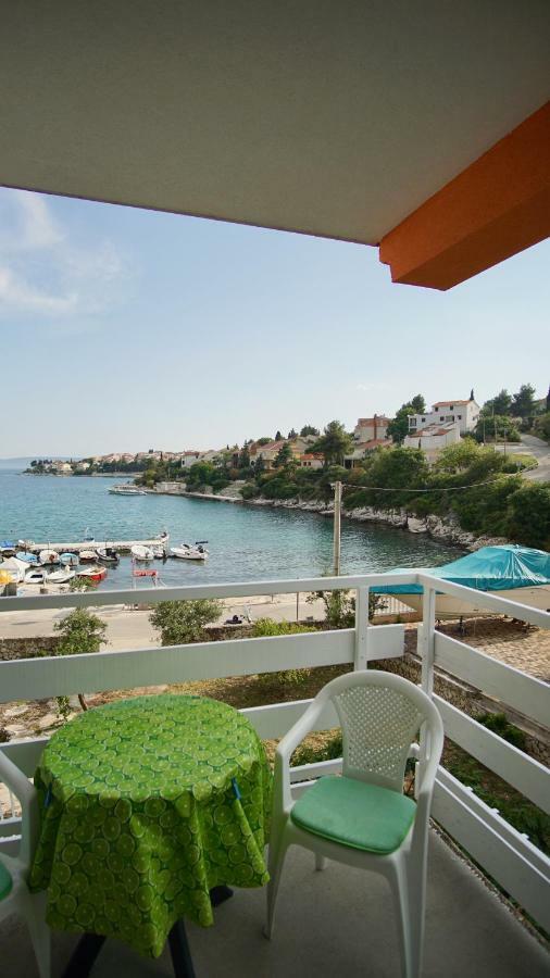 Apartmani Laura Trogir Exterior foto