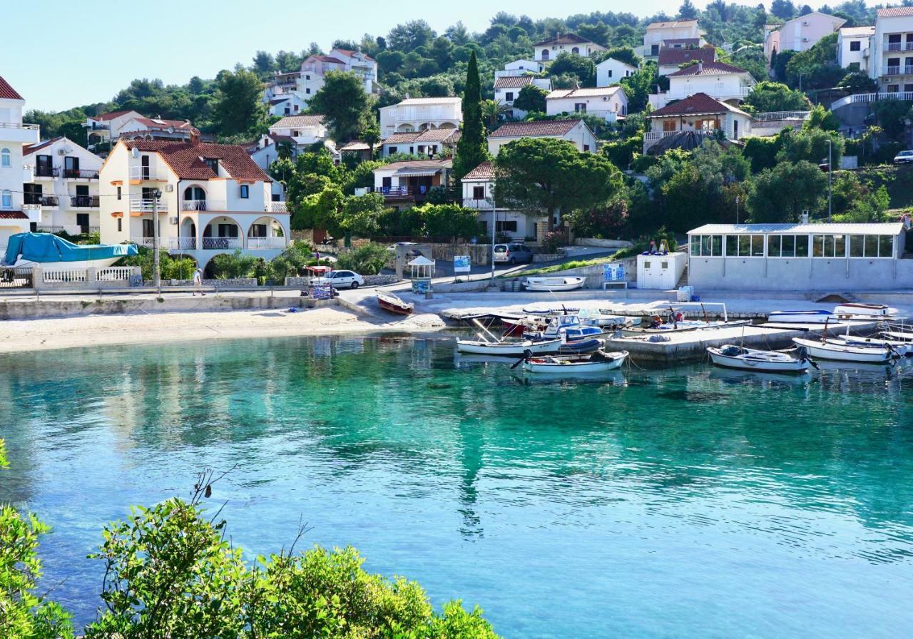 Apartmani Laura Trogir Exterior foto