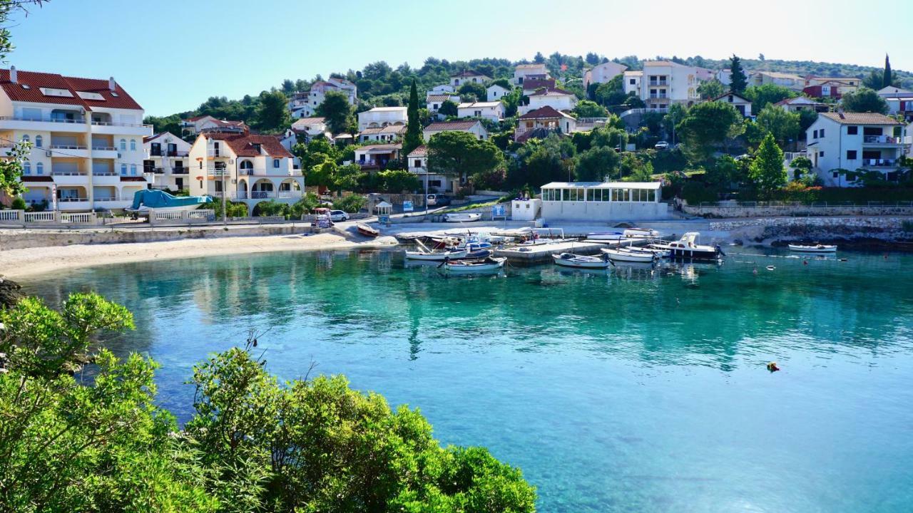 Apartmani Laura Trogir Exterior foto
