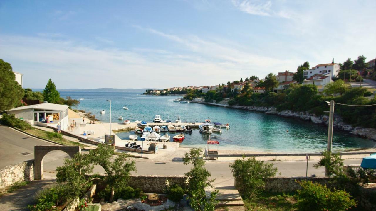 Apartmani Laura Trogir Exterior foto
