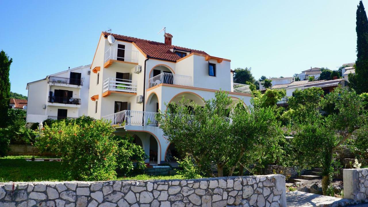 Apartmani Laura Trogir Exterior foto