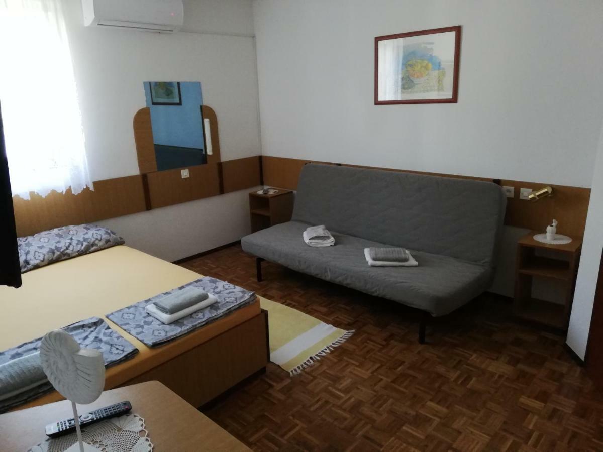Apartmani Laura Trogir Exterior foto