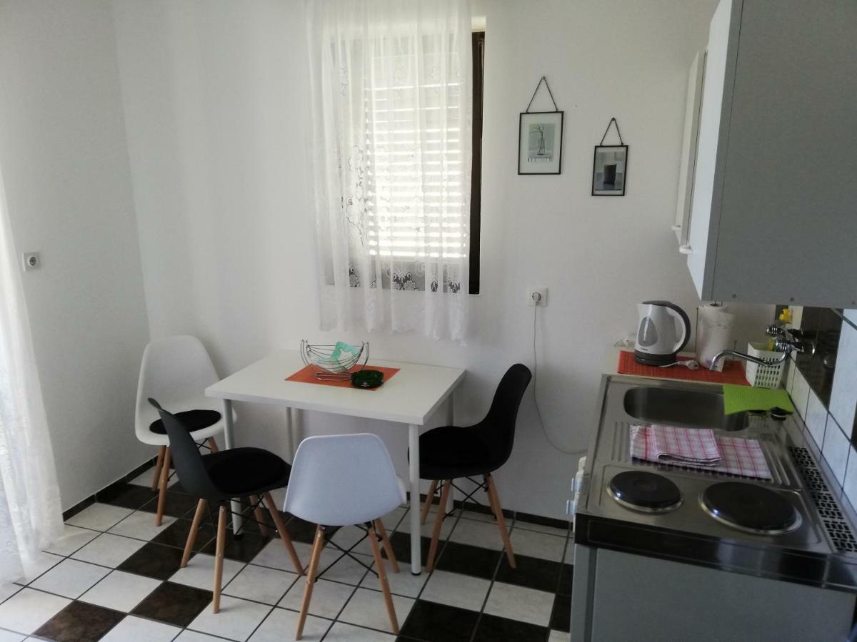 Apartmani Laura Trogir Exterior foto