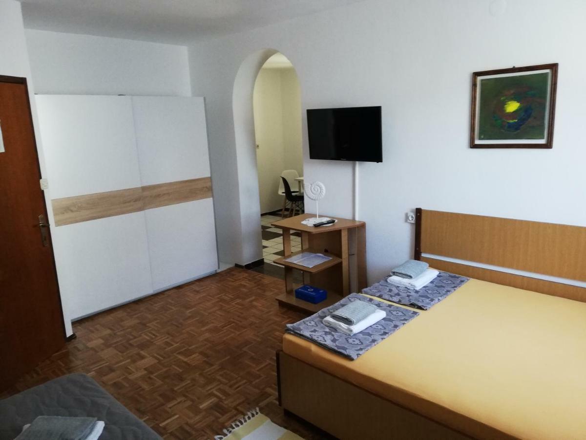 Apartmani Laura Trogir Exterior foto