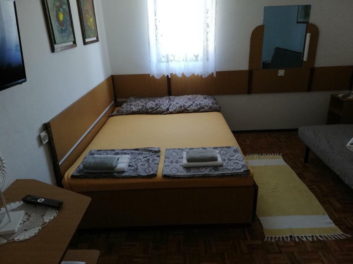 Apartmani Laura Trogir Exterior foto