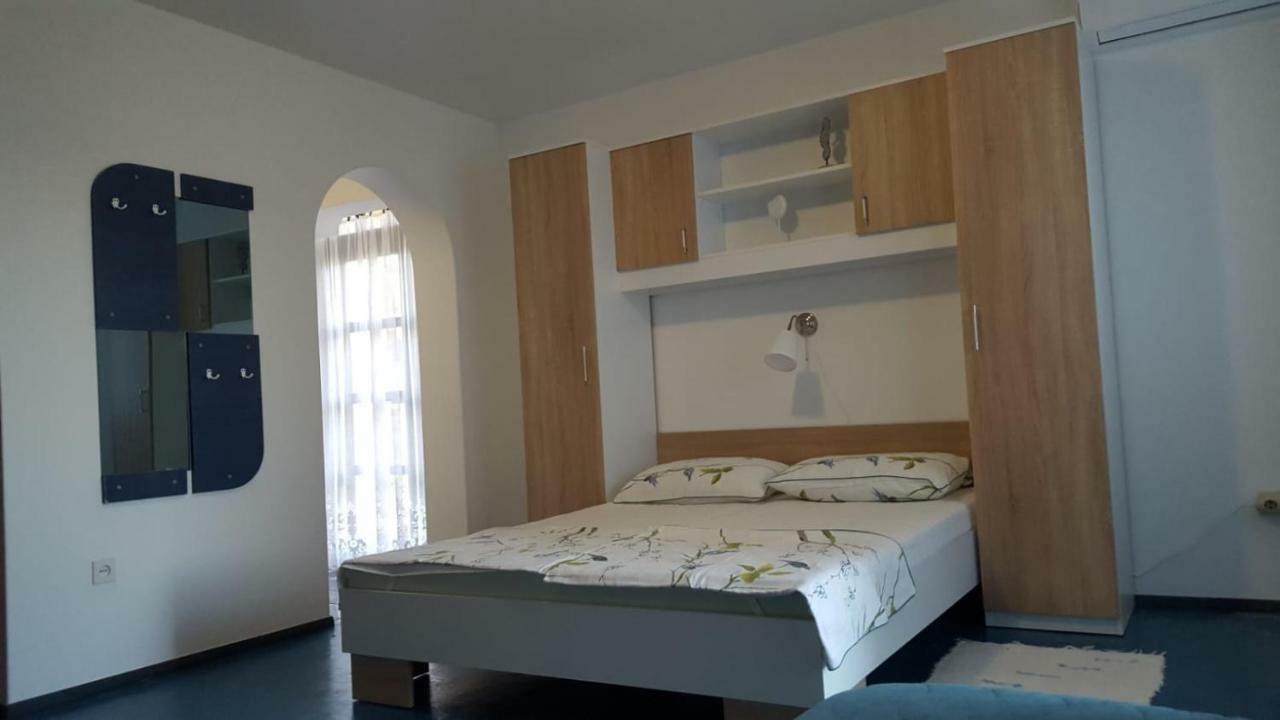 Apartmani Laura Trogir Exterior foto
