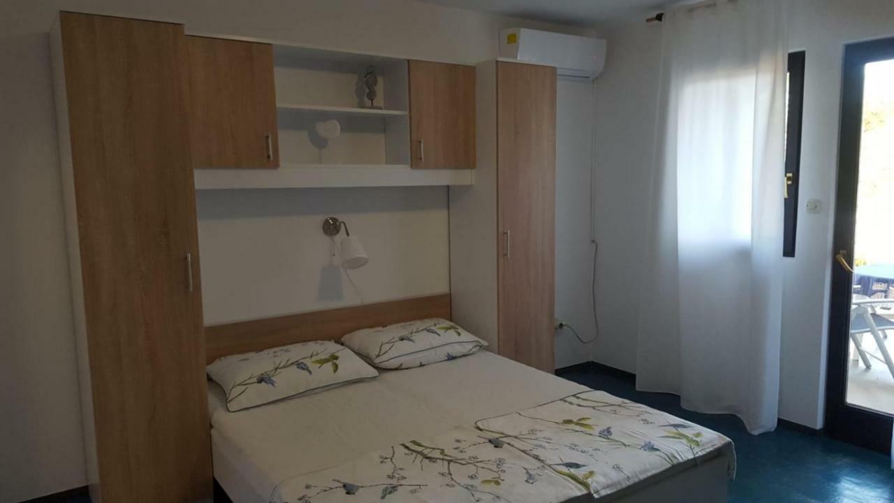 Apartmani Laura Trogir Exterior foto