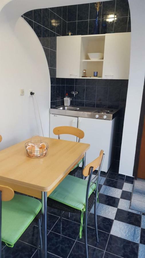 Apartmani Laura Trogir Exterior foto