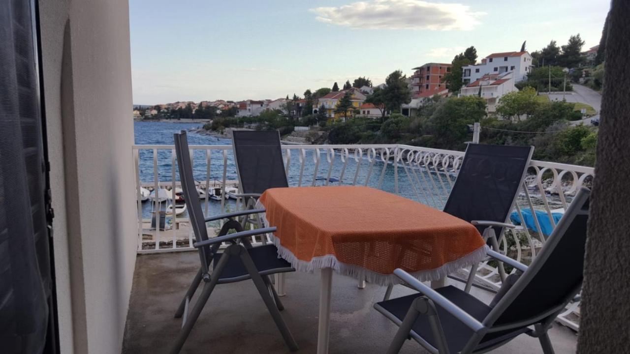 Apartmani Laura Trogir Exterior foto