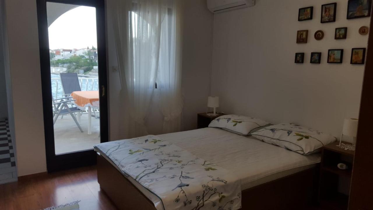 Apartmani Laura Trogir Exterior foto