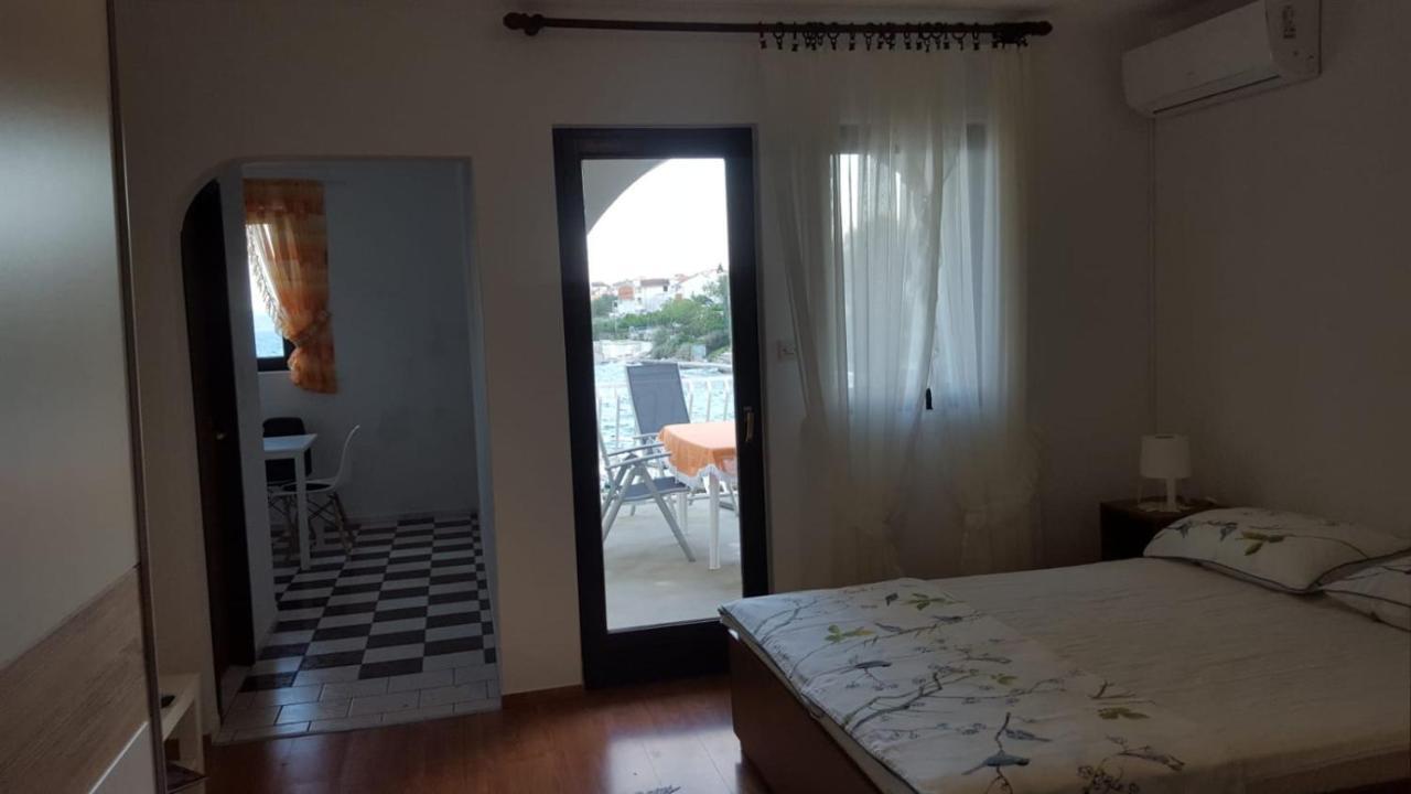 Apartmani Laura Trogir Exterior foto