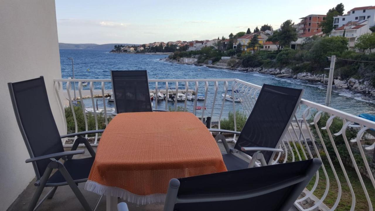 Apartmani Laura Trogir Exterior foto